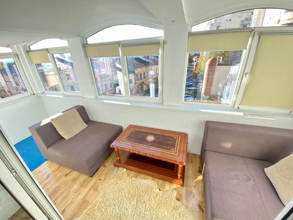 Downtown Apartment Craiova Esterno foto