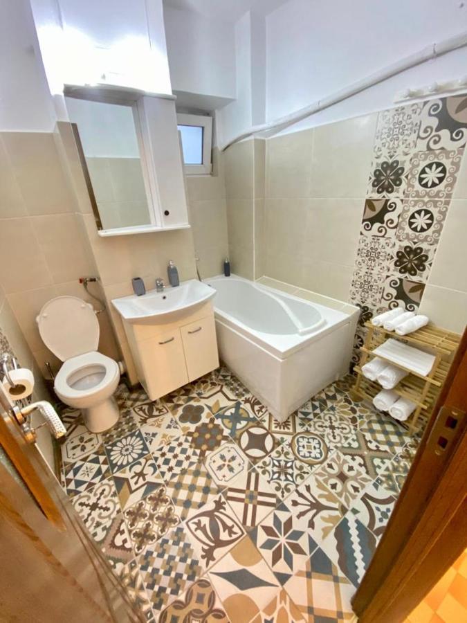 Downtown Apartment Craiova Esterno foto