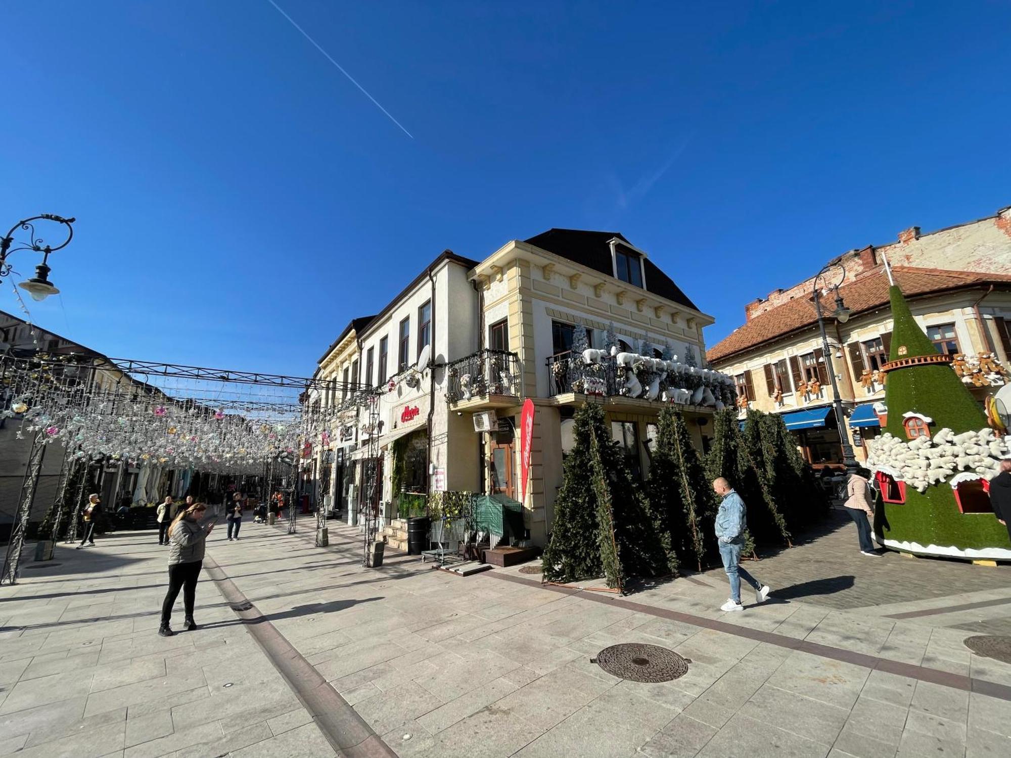 Downtown Apartment Craiova Esterno foto