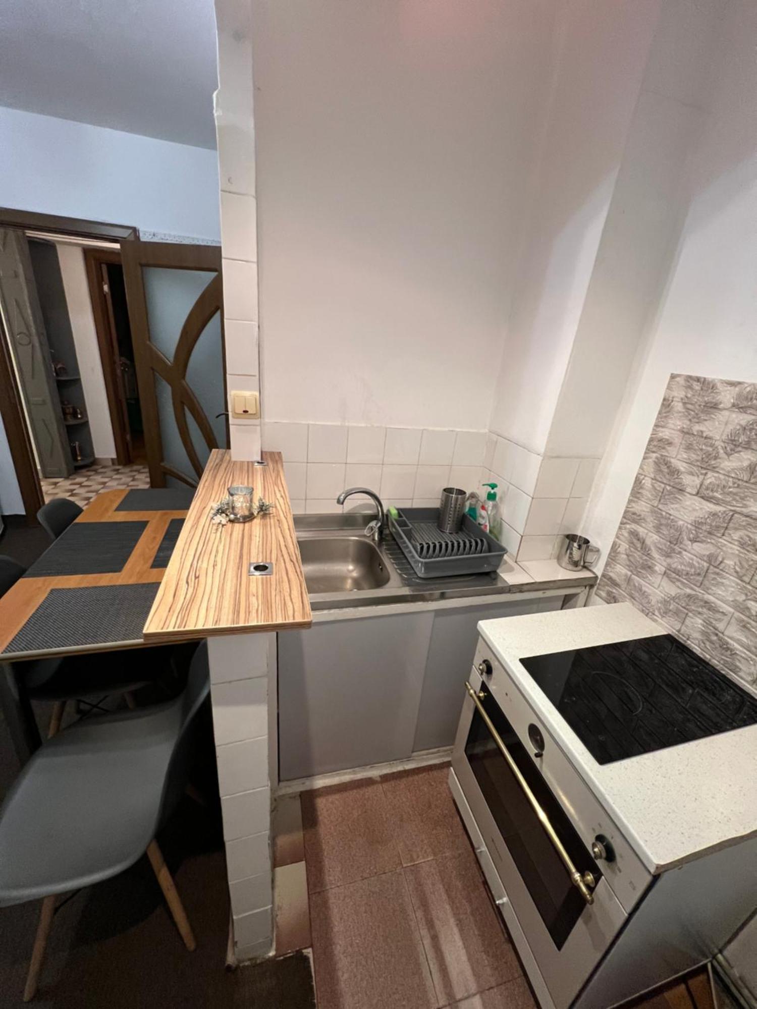 Downtown Apartment Craiova Esterno foto